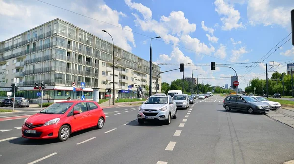 Varsovia Polonia Junio 2022 Intersección Vial Tráfico Urbano Con Coches — Foto de Stock