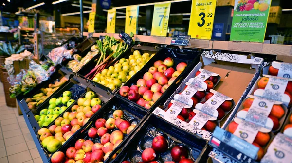 Warsaw Poland June 2022 Supermarket Store Aisle Products Filling Shelves — Stock Photo, Image