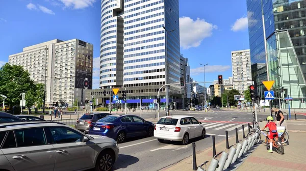 Warschau Polen Juni 2022 Zicht Het Wegverkeer Straat Het Stadscentrum — Stockfoto