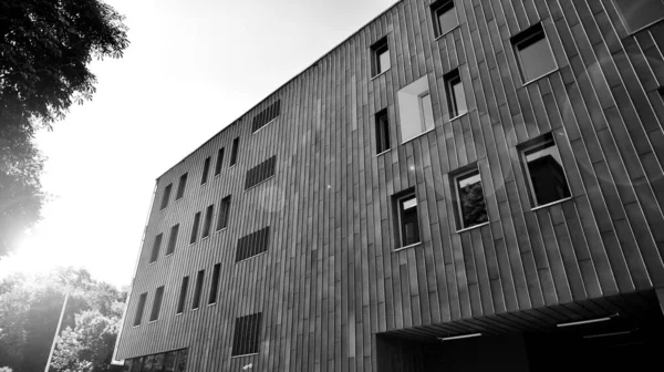 Fragment Moderní Městské Geometrie Kancelářská Budova Skla Oceli Jasně Slunečný — Stock fotografie