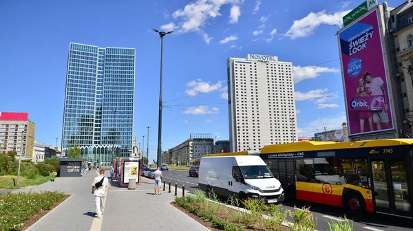 Warschau Polen Juli 2022 Straßenverkehr Der Stadt Öffentliche Gebäude Und — Stockfoto