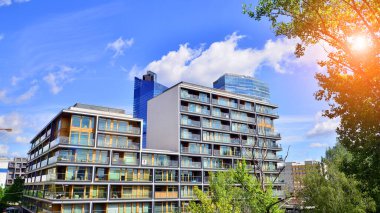 Modern apartman cephesi, yeni apartmanlar dış görünüş..