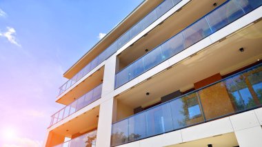 Modern apartman cephesi, yeni apartmanlar dış görünüş..