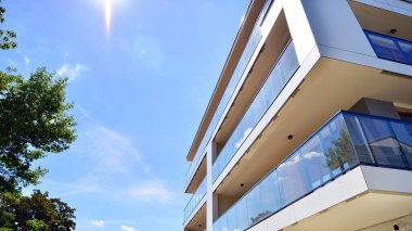 Modern apartman cephesi, yeni apartmanlar dış görünüş..