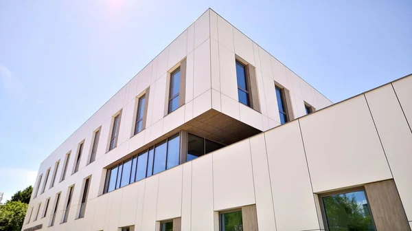 Edificio Oficinas Con Paneles Compuestos Aluminio Blanco Pared Fachada Cristal — Foto de Stock