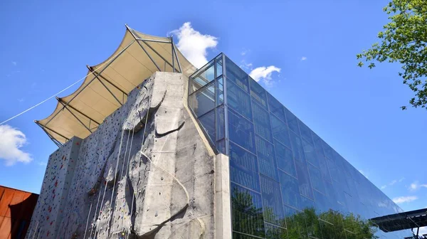 Architecture Details Modern Glass Building Facade Sunny Day Business Background — Fotografia de Stock