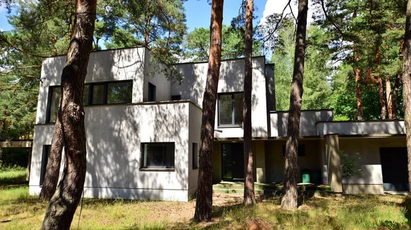 Abandoned Modern Single Family House Standing Forest — Foto de Stock