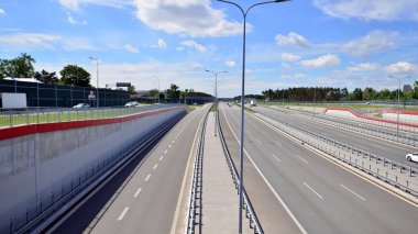 Warsaw, Poland. 1 August 2022. View of cars on the expressway S2, southern bypass of Warsaw in Wawer district.