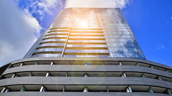 Lényegében Modern Felhőkarcoló Üzleti Negyedben Szemben Kék Üzleti Épületeket Nézek — Stock Fotó