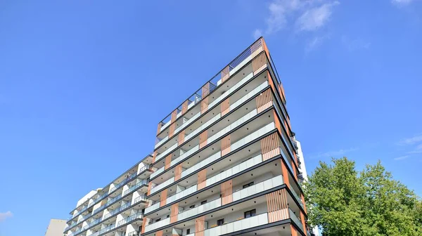 Modern Residential Building New Apartments Green Residential Area Eco Architecture — Stock Photo, Image