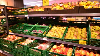 Varşova, Polonya. 10 Ekim 2022. Süpermarket Ağı içinde.