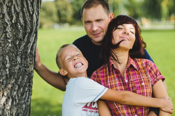 Küçük mutlu bir aile — Stok fotoğraf