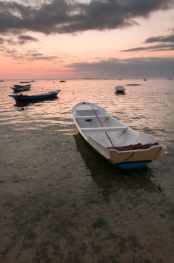 gün batımı tekne ile