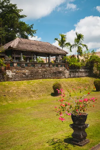 Hlavní brána do pura taman ayun — Stock fotografie