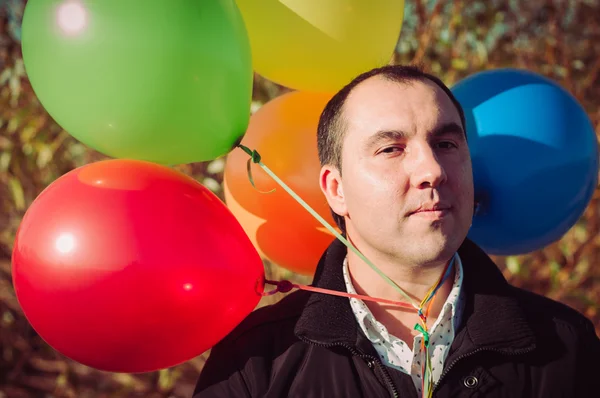 Man met ballonnen — Stockfoto