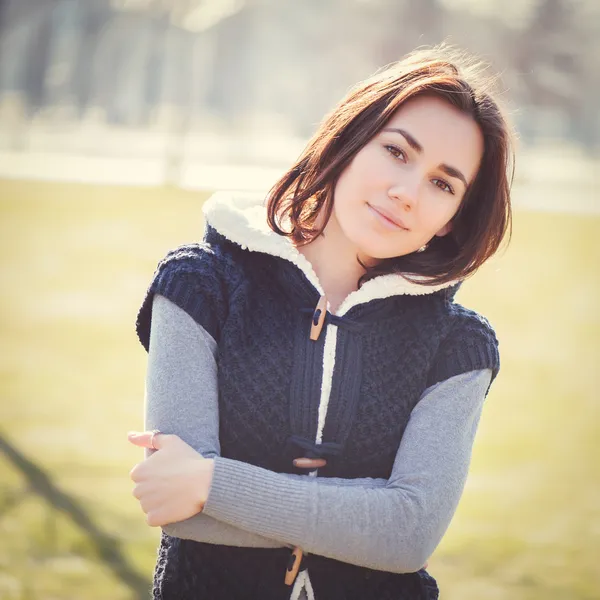 Giovane donna premurosa — Foto Stock