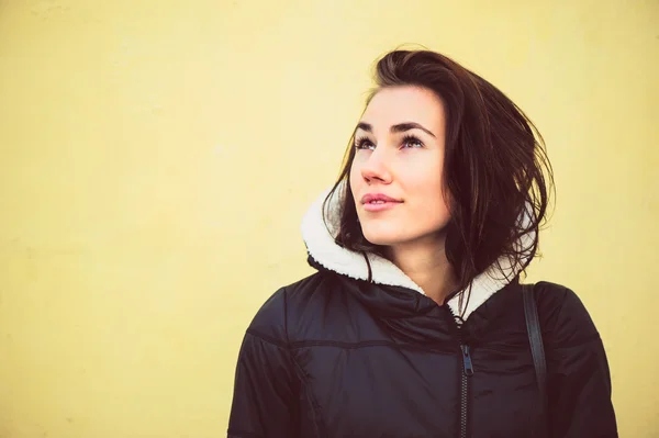 Joven chica al aire libre retrato — Foto de Stock