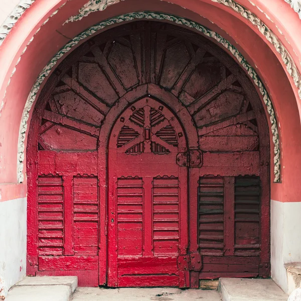 Vieille porte rouge — Photo