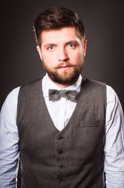Sakallı adam