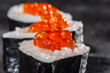 somon ve karides ile rulo