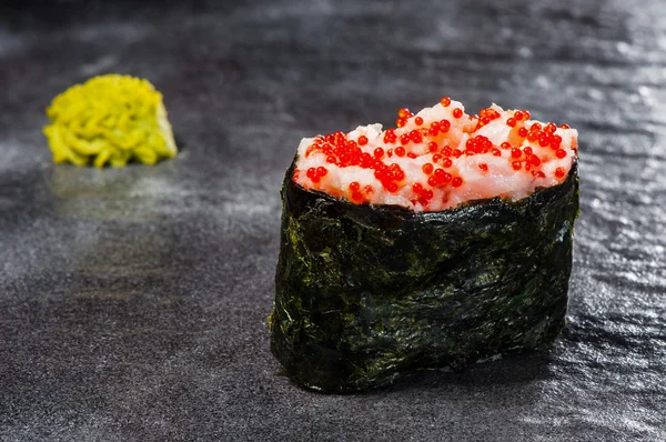 Sushi met mantel — Stockfoto