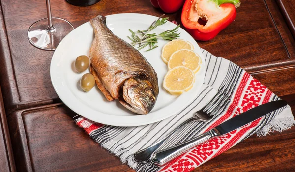 Fried fish with white wine — Stock Photo, Image