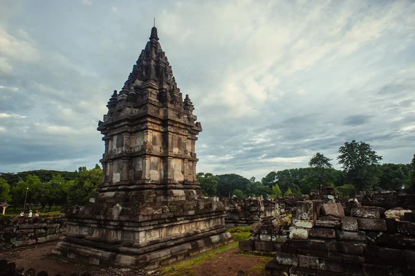 Prambanan Tapınağı günbatımı üzerinde — Stok fotoğraf