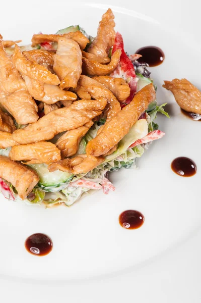 Insalata con pollo fritto — Foto Stock