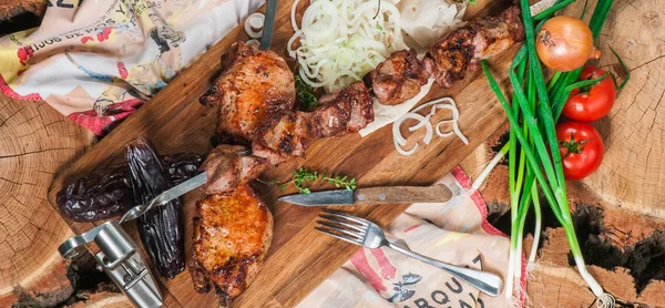 Gegrilltes Fleisch am Spieß — Stockfoto