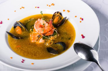 Deniz mahsulleri çorbası