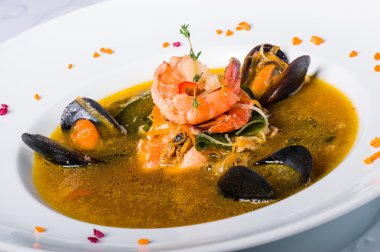 Deniz mahsulleri çorbası