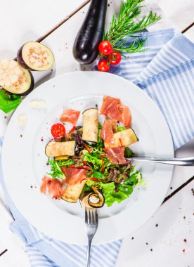 taze salata patlıcan ve pastırma