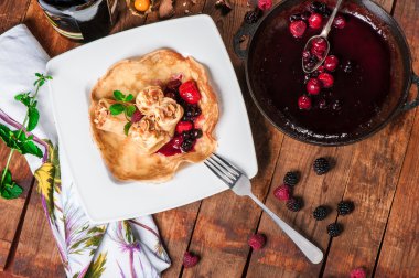 berry reçelli krep rulo