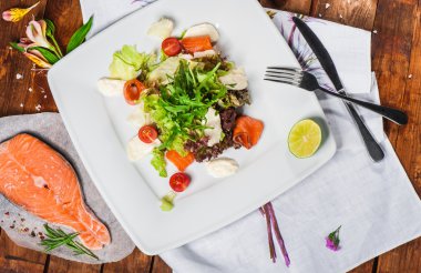 taze salata somon ile