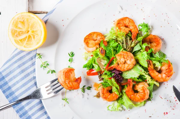 Camarones con cerveza — Foto de Stock