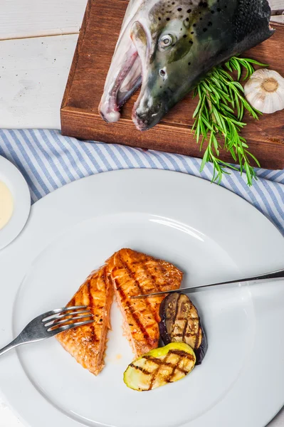 Grilled salmon — Stock Photo, Image