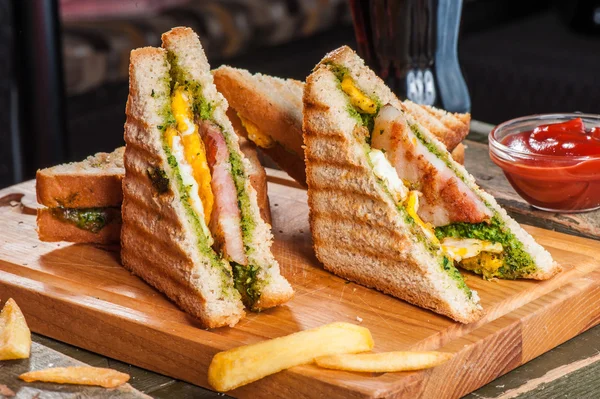 Grilled sandwiches with chicken and egg — Stock Photo, Image