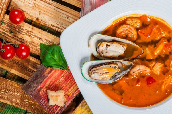 Sopa de tomate español con mariscos —  Fotos de Stock