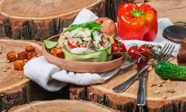 Salat unter Mayo-Dressing — Stockfoto