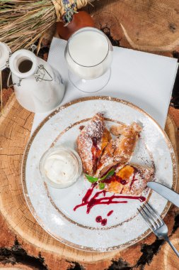 süt ile Apple strudel