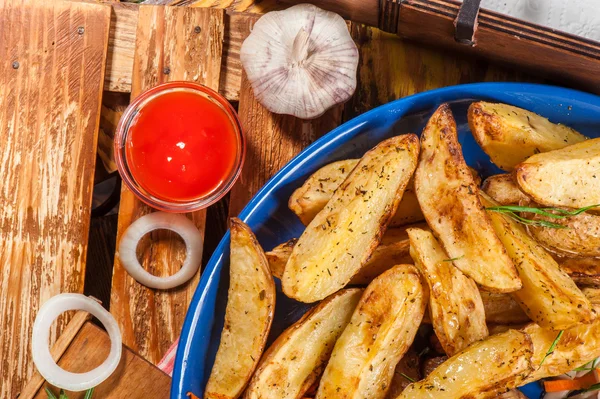 Big plate with fried chicken wings — Stock Photo, Image