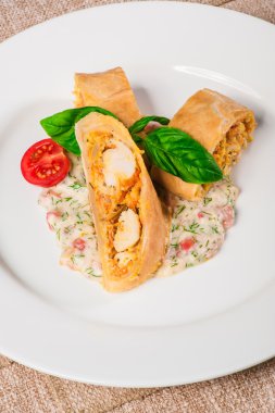 Üç adet lahana ile pasta