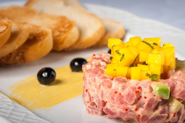 Tartar of tuna — Stock Photo, Image