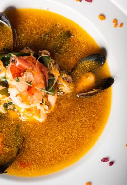 Deniz mahsulleri çorbası