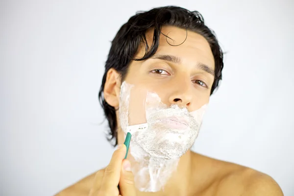 Young handsome man shaving z — Stock Photo, Image