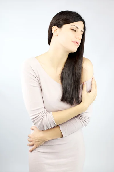 Bella donna elegante in posa in studio — Foto Stock