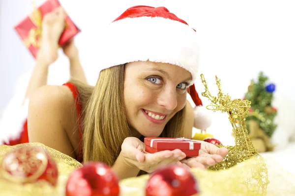 Happy Santa Claus with little package in hand — Stock Photo, Image