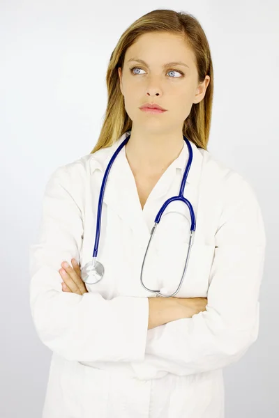 Vackra allvarliga kvinnliga läkare — Stockfoto