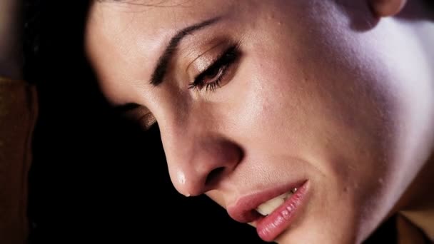 Modèle pleurer dans le noir 