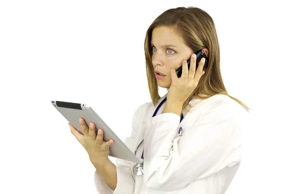 Martwi się lekarz na telefon — Zdjęcie stockowe